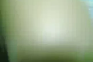 Đưa vào miệng và hạ xuống khuôn phim hàn xxx mặt của một người phụ nữ tóc nâu lạnh lùng.