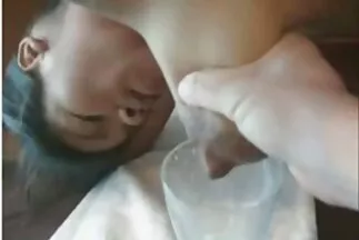 Cô gái xxx gai han tóc nâu quyến rũ đến chơi với bạn thân của mình.
