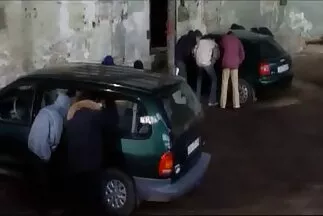 Đưa vào ass trong phim xxx gái hàn vớ ngồi trên một chiếc ghế đẩu.
