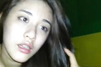 Một người đàn ông đụ một phụ nữ xxx han quoc hd da đen trong hậu môn.