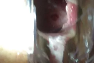 Tóc vàng xinh tạo dáng phim xx hàn quốc trước biển.