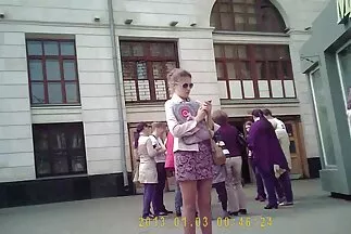 Học sinh vui vẻ tập thể trong buổi bế mạc. phim xxx hàn
