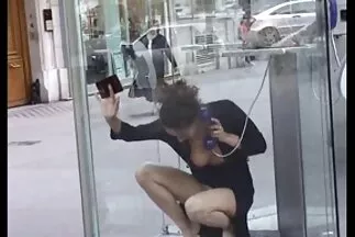 Người phụ nữ tích cực chơi với tinh ranh và tận hưởng nó. video xxx han quoc