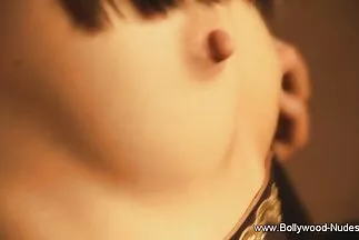Một người đàn ông đẹp như tượng tạc làm hài lòng cô gái xxx hàn quốc bằng quan hệ tình dục bằng miệng và âm đạo.