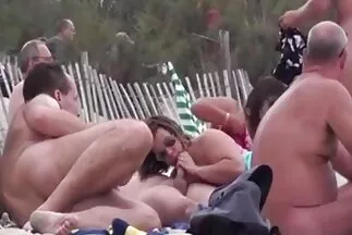 Nghịch ngợm quyết định đụ một cô xxx video hàn quốc gái tóc vàng với thân hình gầy gò.
