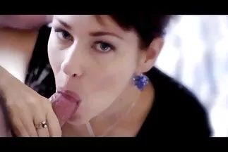 Thoải mái ngồi trên một con cặc đen và rên rỉ. xxx hàn quôc