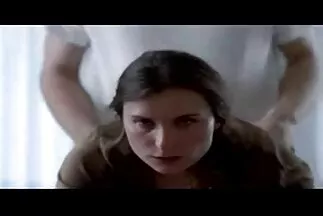 Cô gái tóc nâu từ từ bú xxx hàn dương vật của Mr.