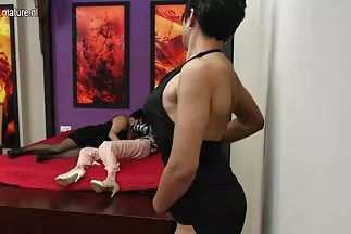 Bé trai và bé phim korea xxx gái sử dụng đồ chơi chân không.