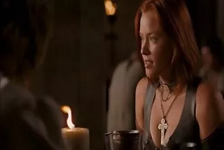 Cô gái hấp dẫn video xxx han cưỡi trên một đầu cứng.