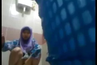 Âm hộ của cô gái tóc vàng nhảy lên dương vật một cách sáng xxx hàn quốc không che tạo.