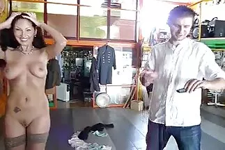 Chúng tôi ngồi trong quán bar và sau đó quan hệ tình dục trong nhà vệ sinh. xxx hàn quôc