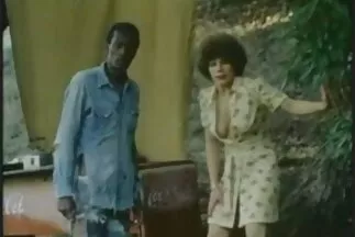 Một cô gái tóc vàng mảnh gái xinh hàn quốc xxx mai nhẹ nhàng hôn dương vật của anh chàng.