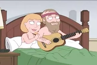 Ông phimxxx hàn quốc cụ tóc hoa râm thư giãn với một con chó cái trẻ tuổi.