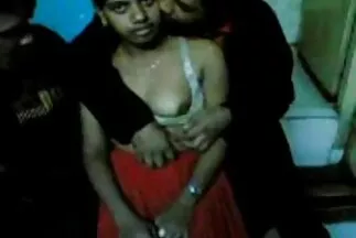Một đồng chí phim xxx hàn bạn gái khiêm tốn nhỏ fucked sau khi cởi quần áo.