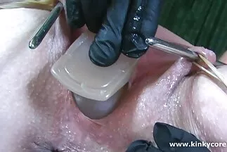 Trước khi thâm nhập, anh ấy dùng ngón gái hàn quốc xxx tay chọc vào âm hộ