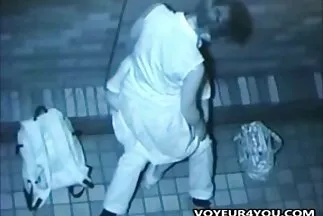 Anh ta đặt nó sang một xxx han quoc bên và chọc vào con đĩ busty.